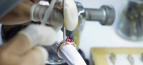 How to Become a Jewelry Designer